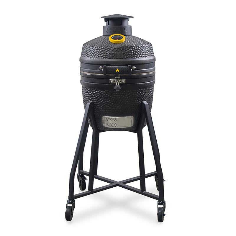 GRLLR Ember 16-inch kamado na kolicima prikazan u modernom outdoor ambijentu, ističući mobilnost i kompaktan premium dizajn.